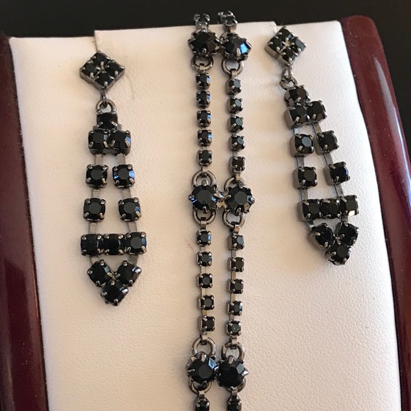 Earring and Bracelet Gift Set - Picture 3 of 8